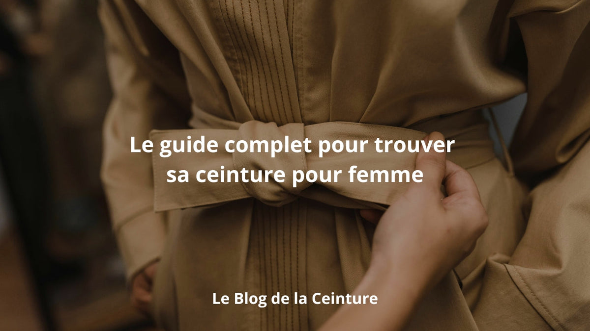 Femme en manteau camel ajustant sa ceinture — guide complet pour choisir sa ceinture femme Image