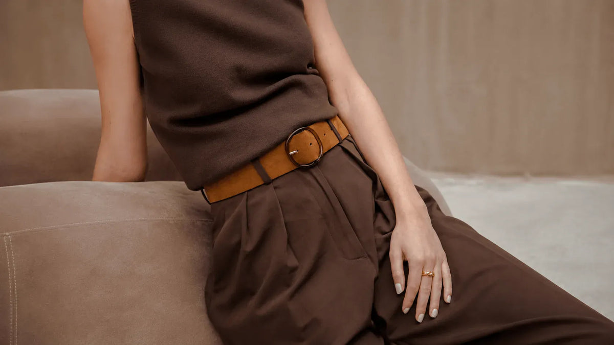 Ceinture en cuir pour femme, grain visible et boucle dorée