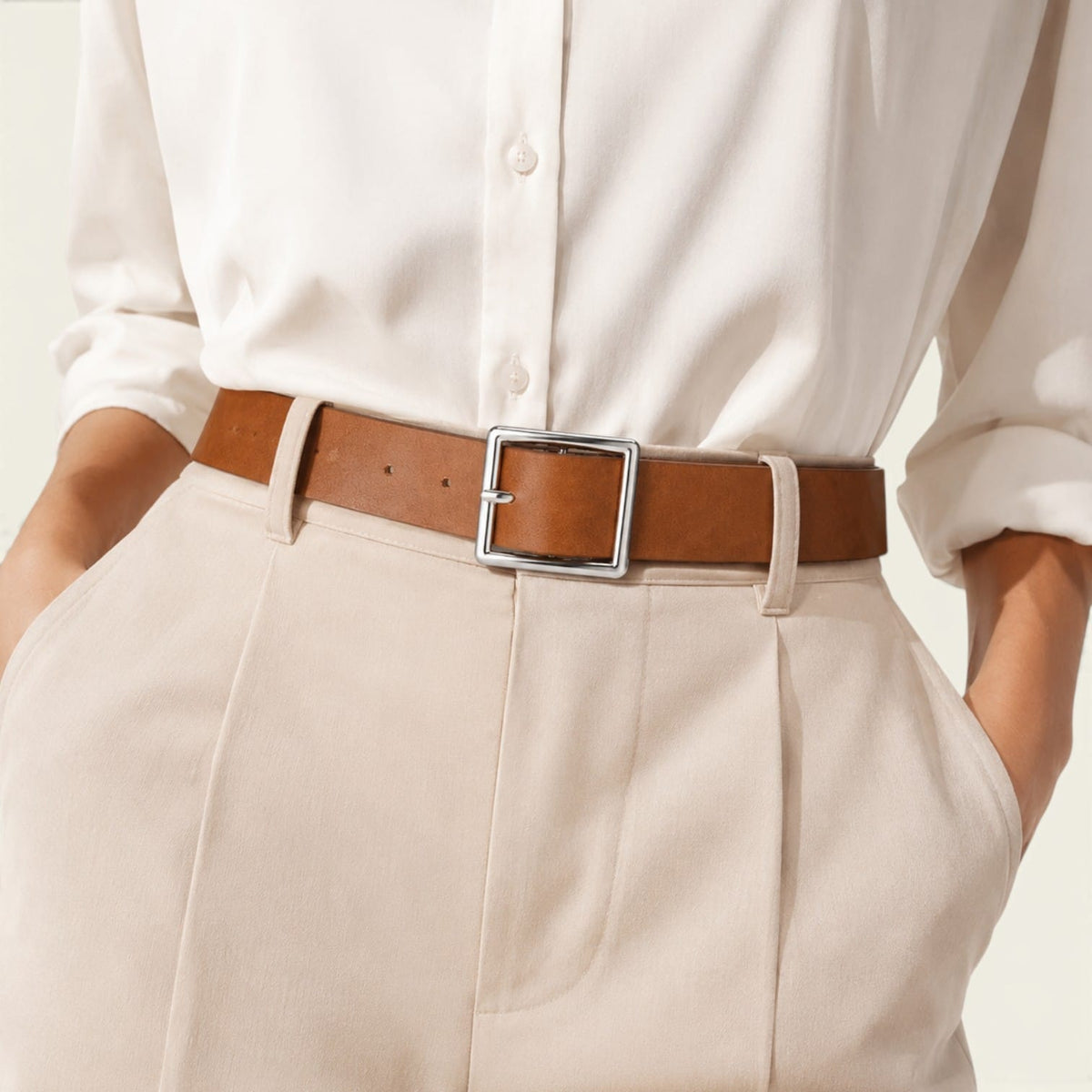 Ceinture camel femme classique à boucle carrée argentée, modèle Anaïs