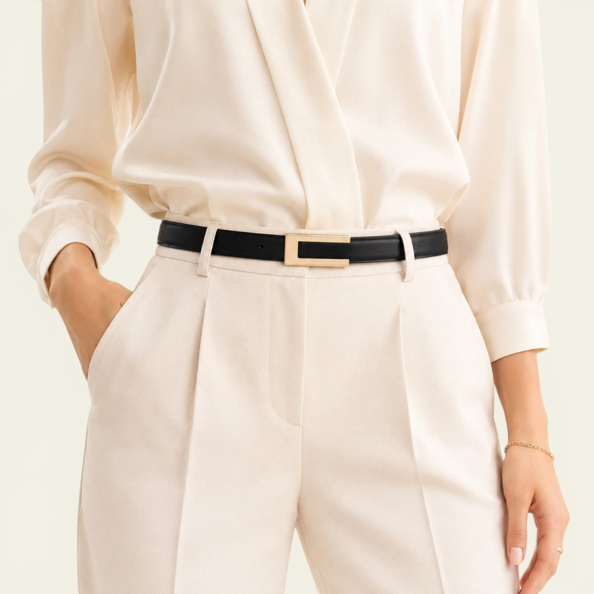 Ceinture noire femme fine en cuir à boucle dorée, modèle Apolline