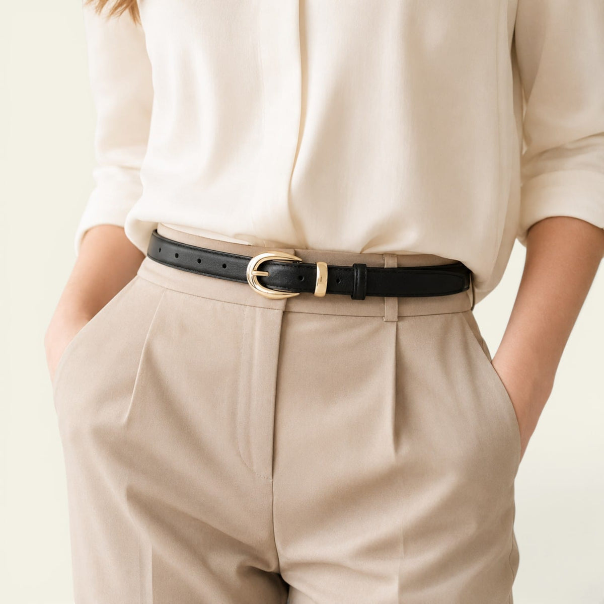 Ceinture noire femme fine en cuir à boucle dorée, modèle Armelle