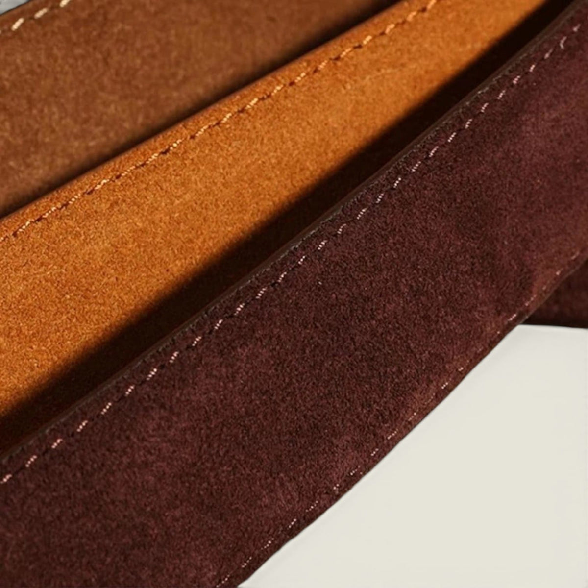 La Ceinture Pour Femme Blandine - Ceinture en daim à boucle ovale dorée