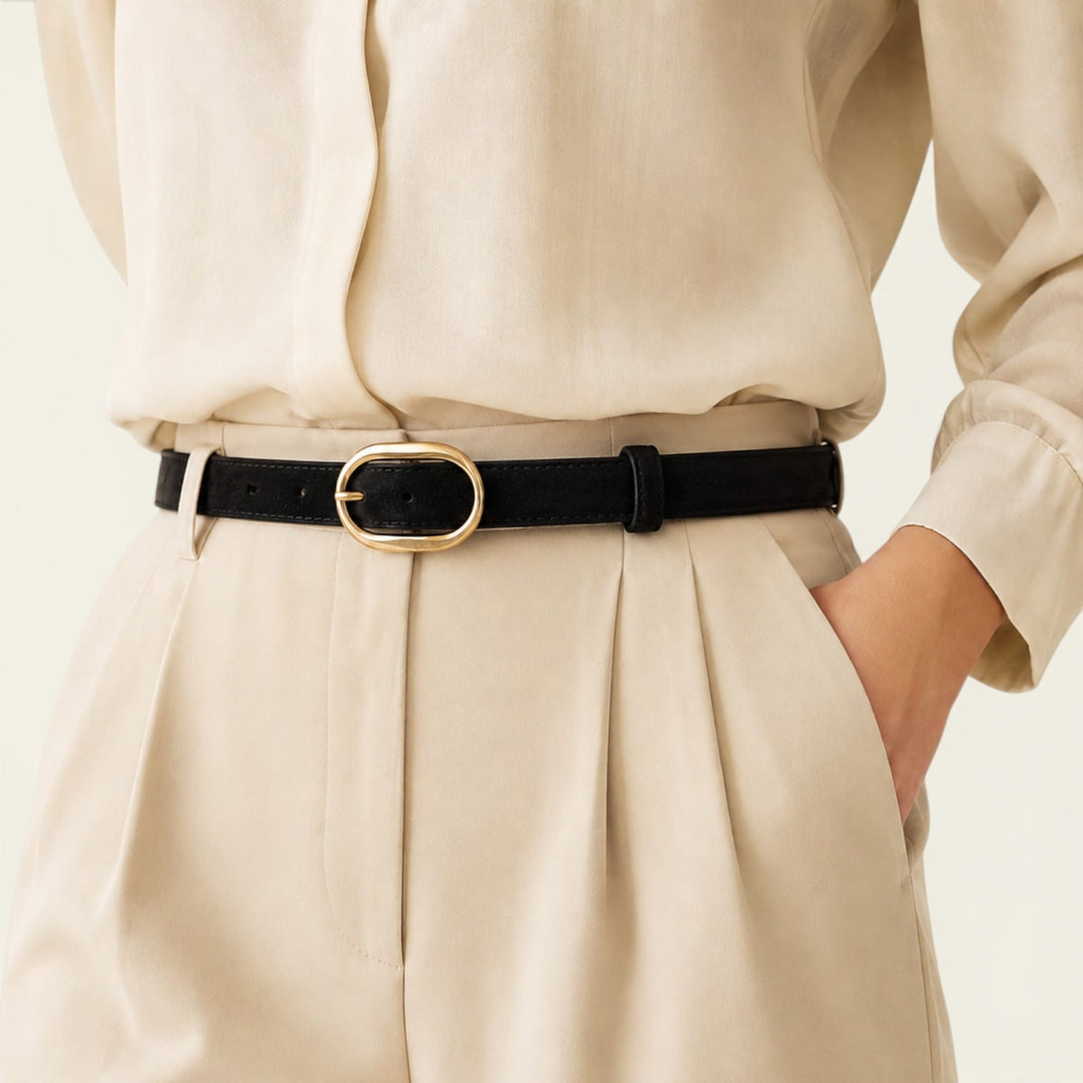 Ceinture noire femme en daim à boucle ovale dorée, modèle Blandine