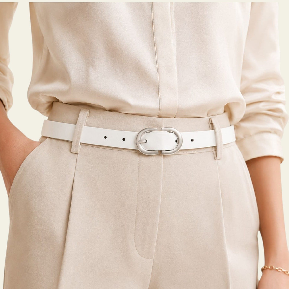 Ceinture blanche femme en cuir à grande boucle ovale argentée, modèle Camille