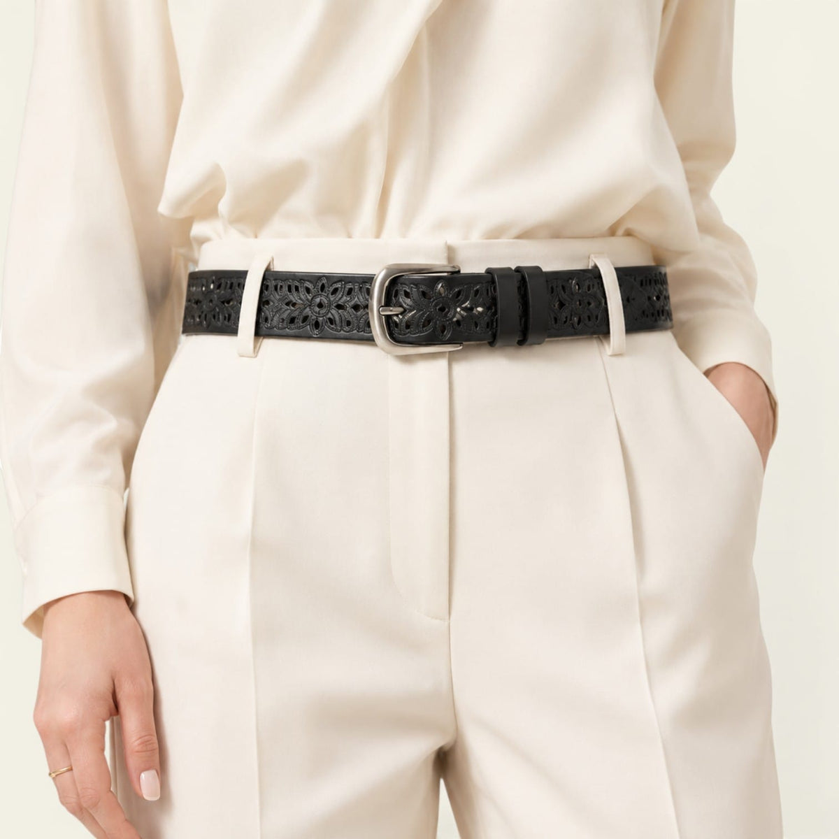 Ceinture noire femme ajourée à motif floral, modèle Lilou