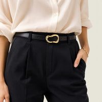 Ceinture noire femme fine en cuir à boucle dorée arrondie, modèle Delphine