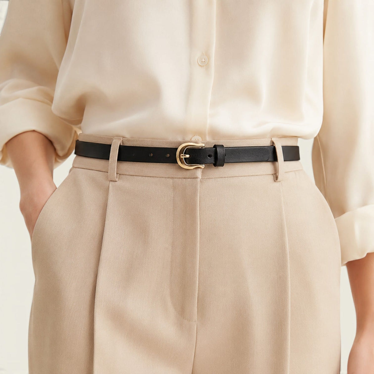 Ceinture noire femme très fine à boucle dorée, modèle Léa