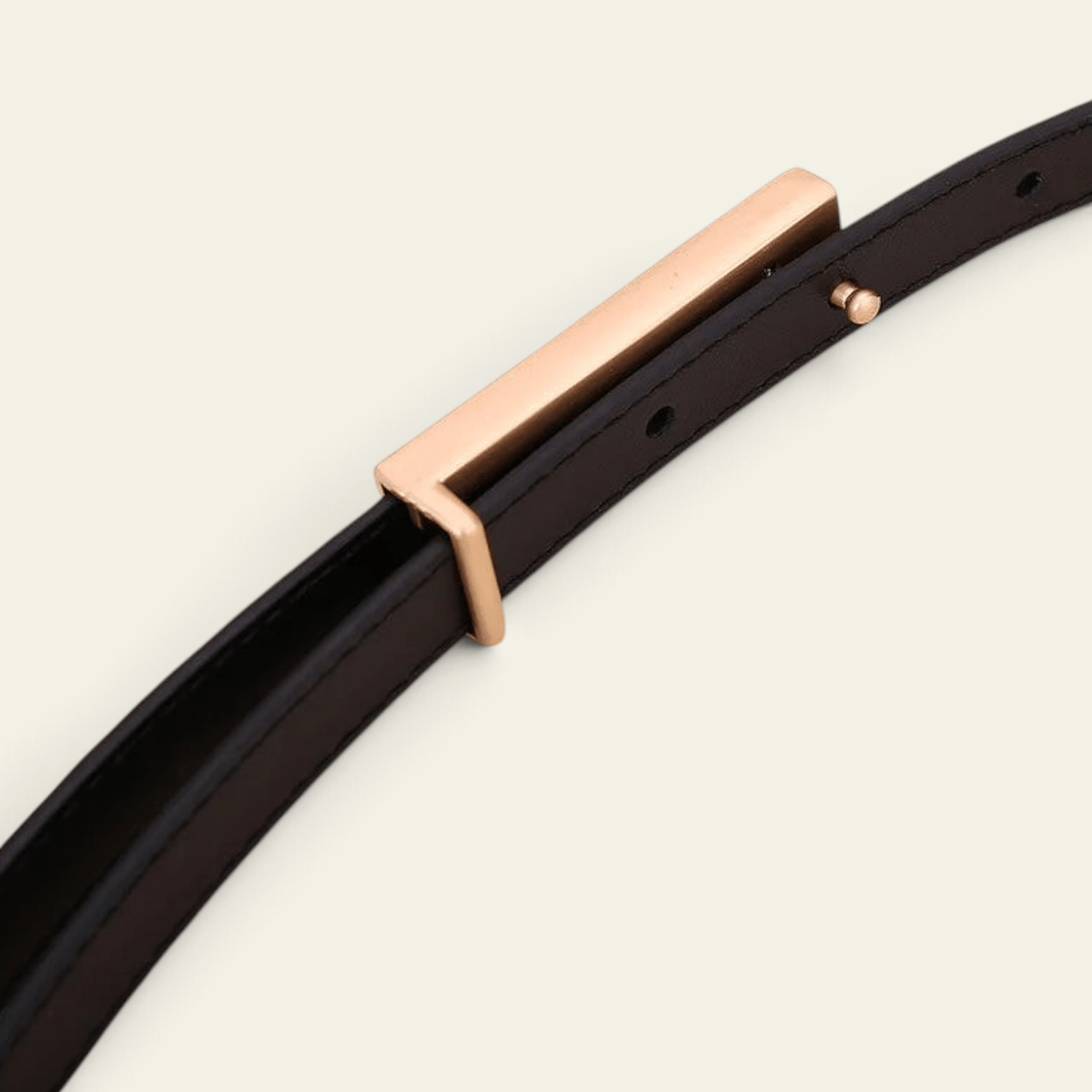 La Ceinture Pour Femme Ophélie - Ceinture fine en cuir à boucle géométrique dorée