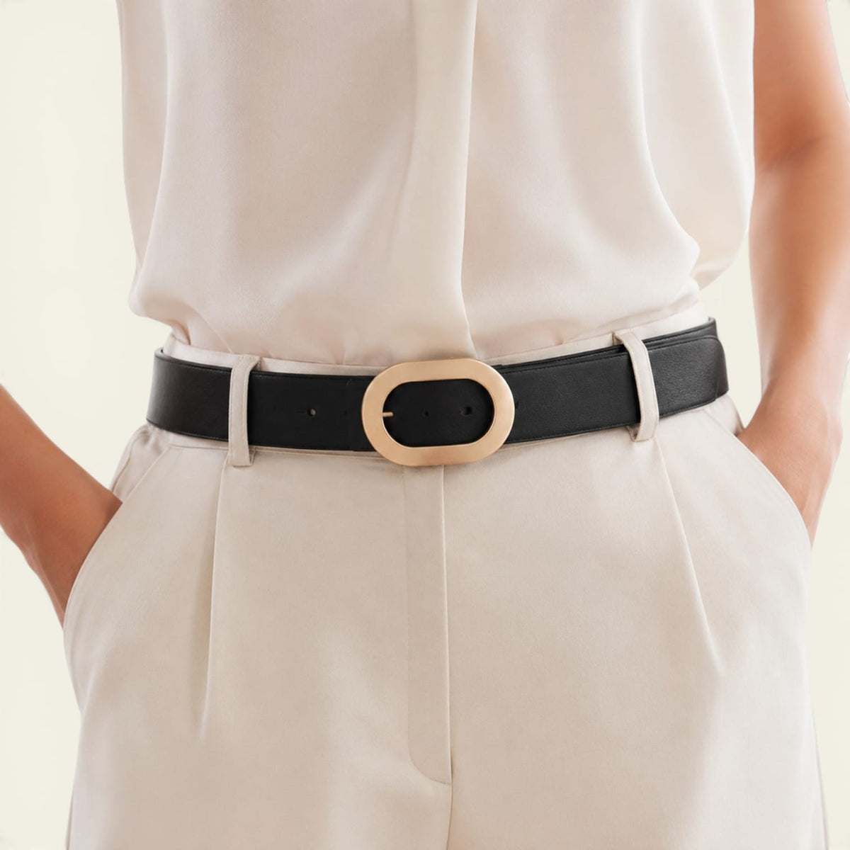 Ceinture noire femme large en cuir à boucle ovale dorée, modèle Perrine