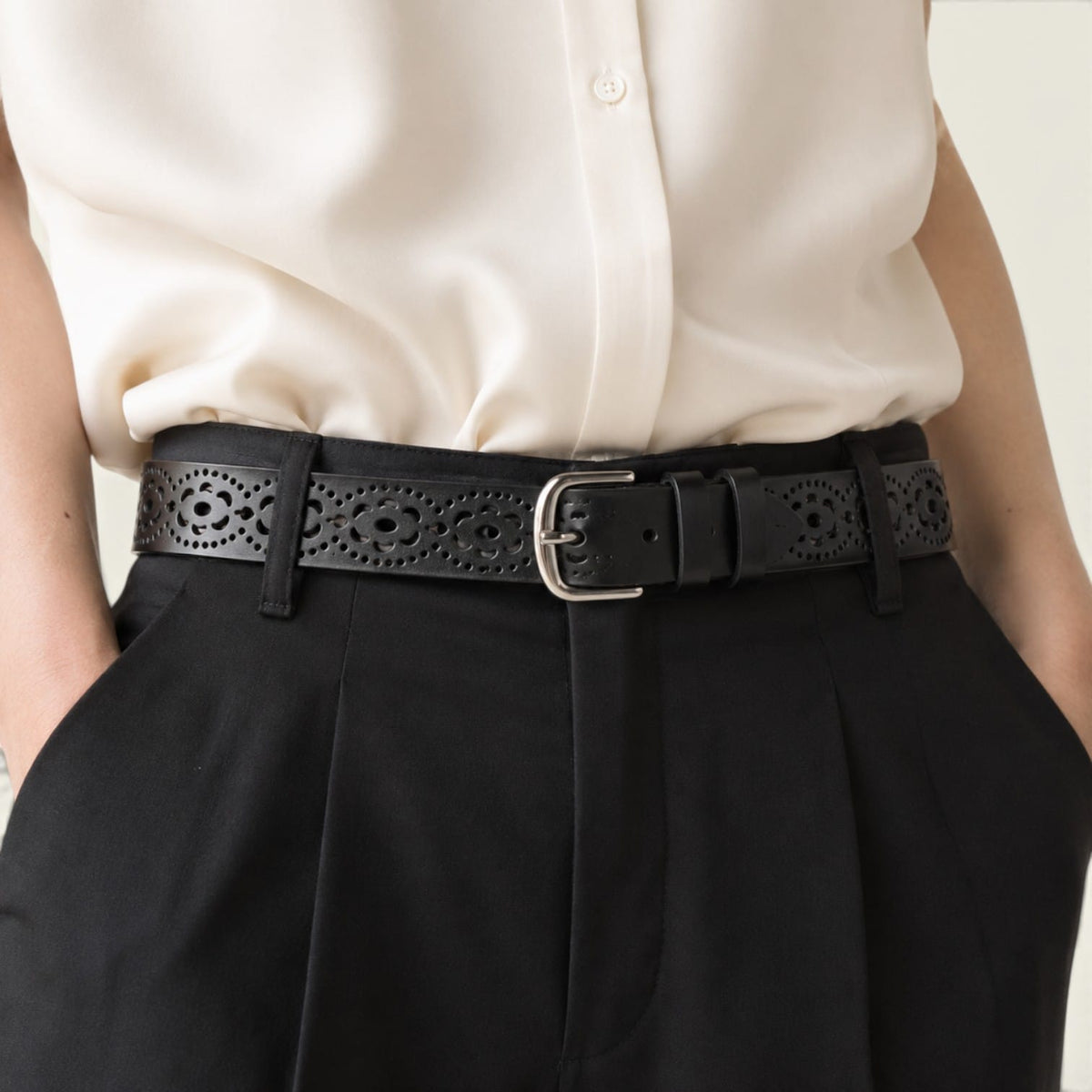 La Ceinture Pour Femme Séraphine - Ceinture en cuir ajourée à motif fleuri