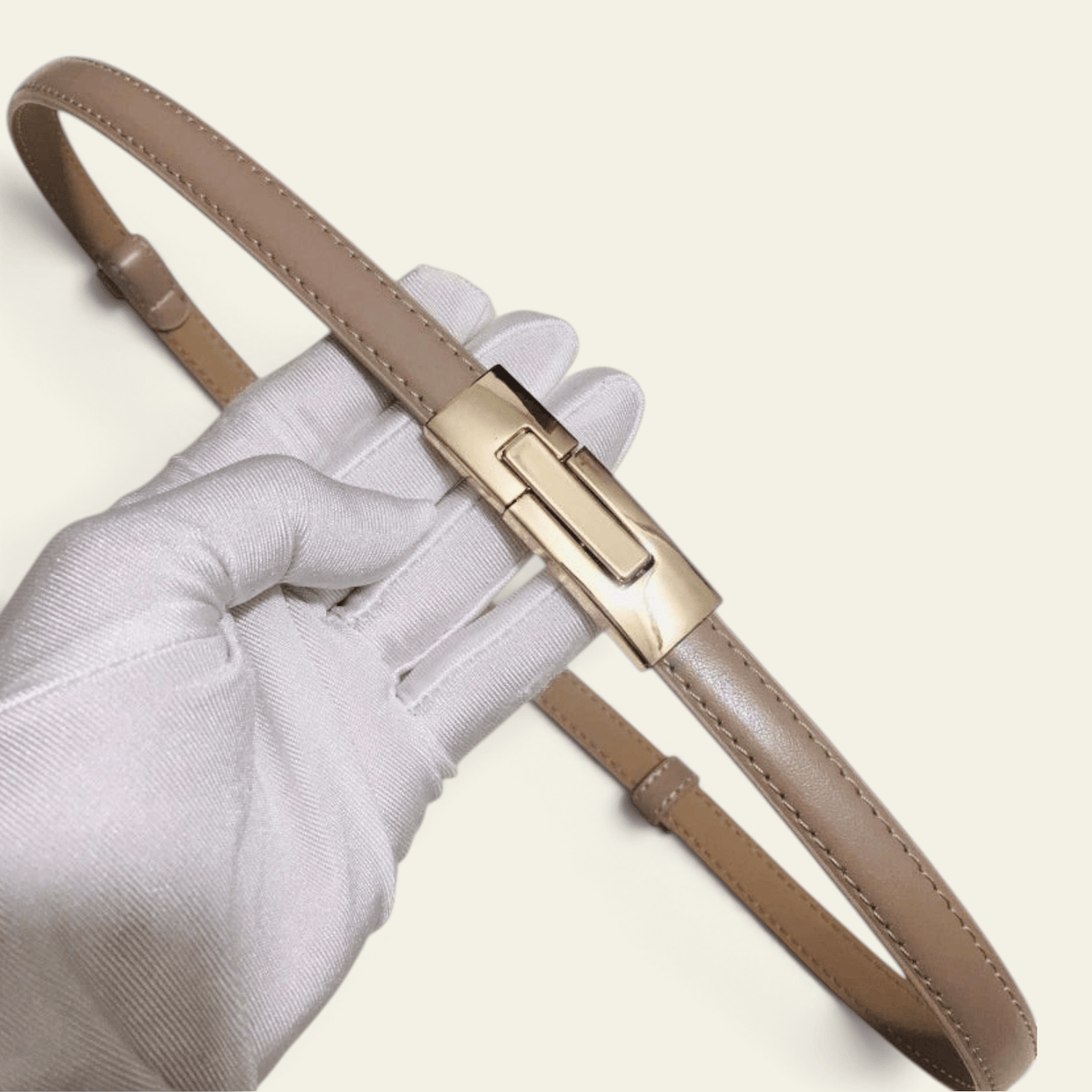 La Ceinture Pour Femme Solveig - Ceinture ultra-fine en cuir à boucle plaque dorée