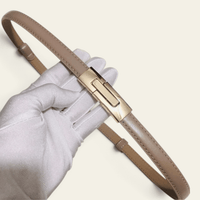 La Ceinture Pour Femme Solveig - Ceinture ultra-fine en cuir à boucle plaque dorée