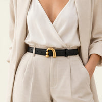 Ceinture noire femme fine en cuir à boucle arche dorée, modèle Victoire